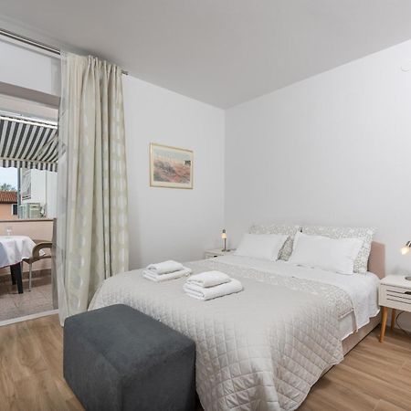 Apartments Viktor Porec Exterior photo