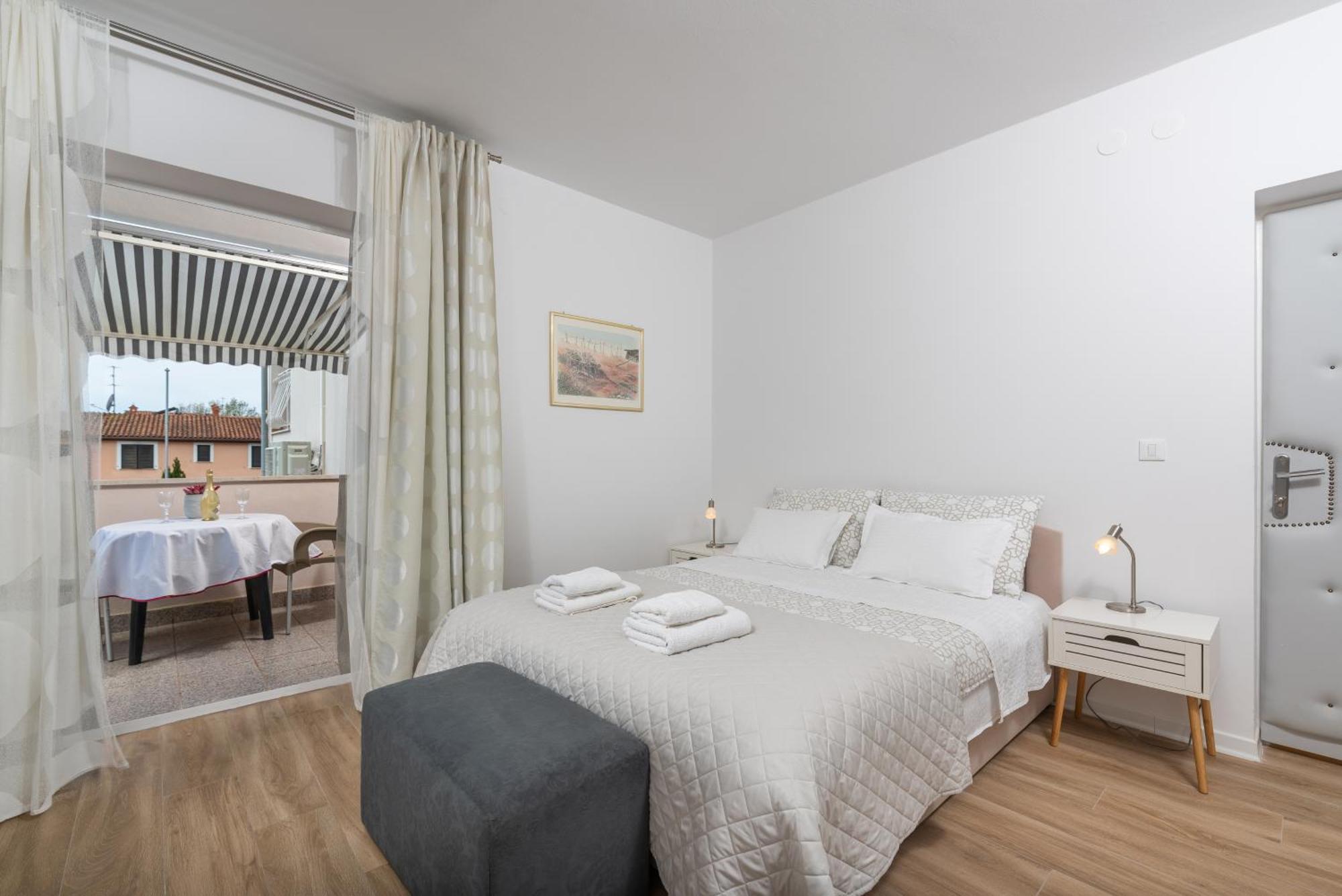 Apartments Viktor Porec Exterior photo