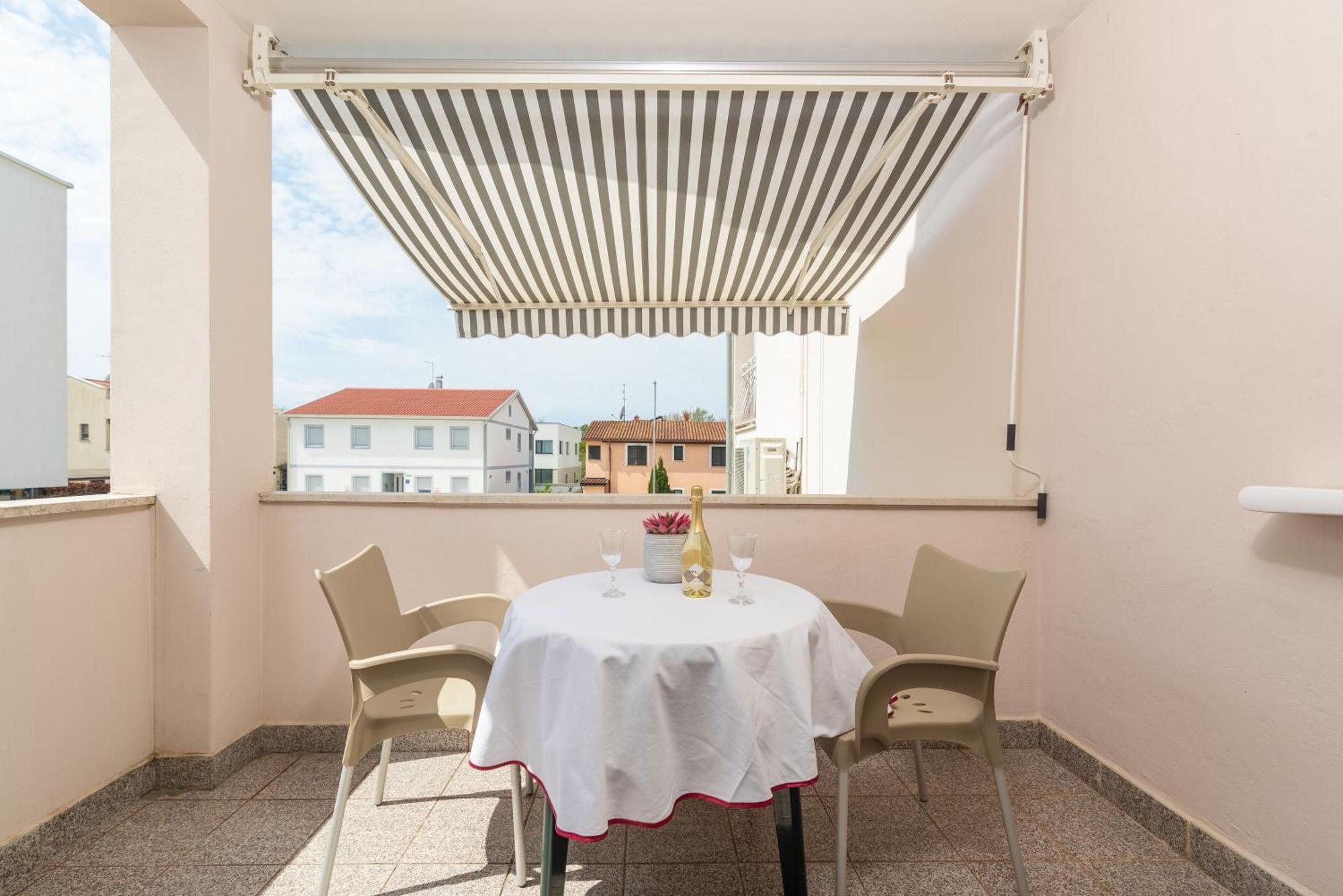 Apartments Viktor Porec Exterior photo